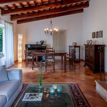 Casale Belvedere 9, Emma